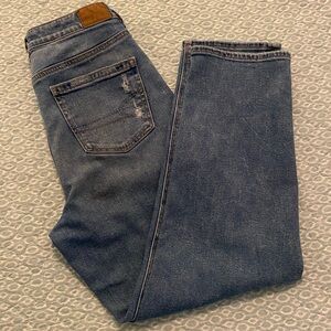 AMERICAN EAGLE Mom Straight Jean Ripped, Faded, Distressed. Great Jean!🌼
